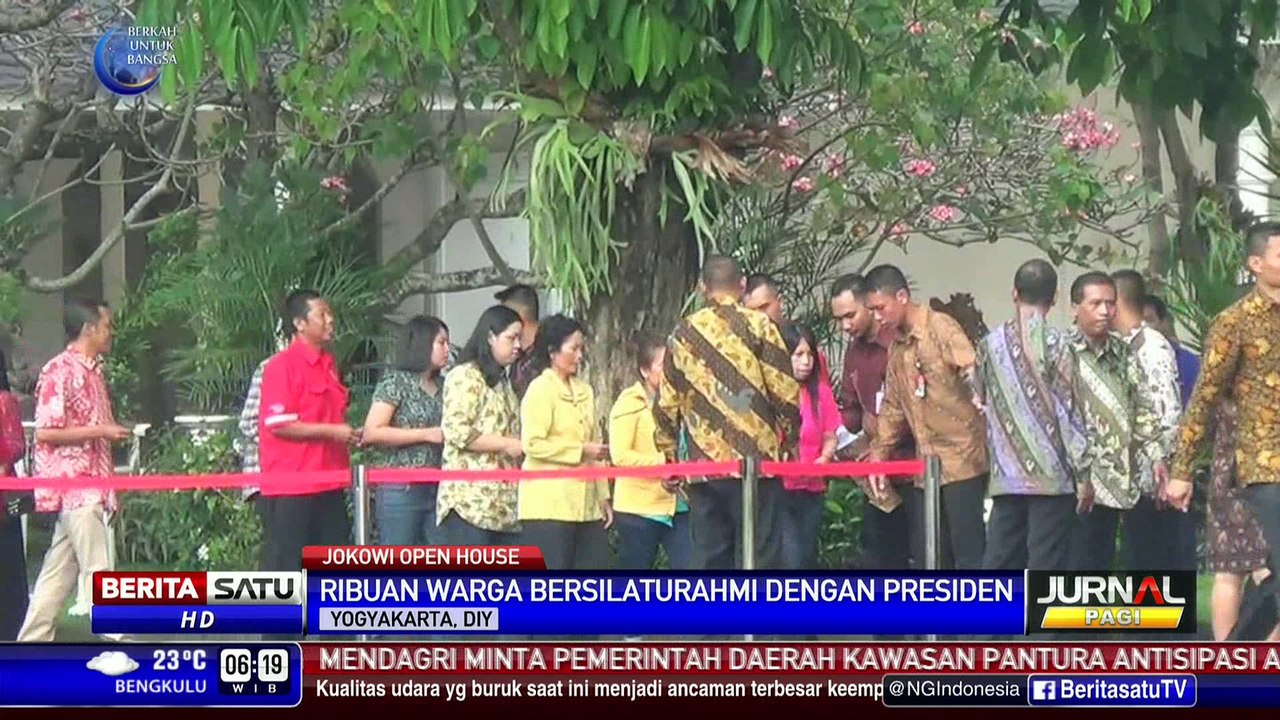 Turis Asing Ikuti Open House Jokowi di Yogyakarta
