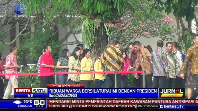 Turis Asing Ikuti Open House Jokowi di Yogyakarta