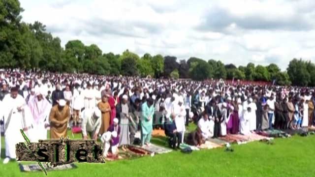 Di inggris, Delapan Puluh Lima Ribu Orang Berkumpul Laksanakan Salat Ied - Silet 10 Juli 2016