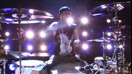 Blink 182 - After midnight - live - Conan 2011