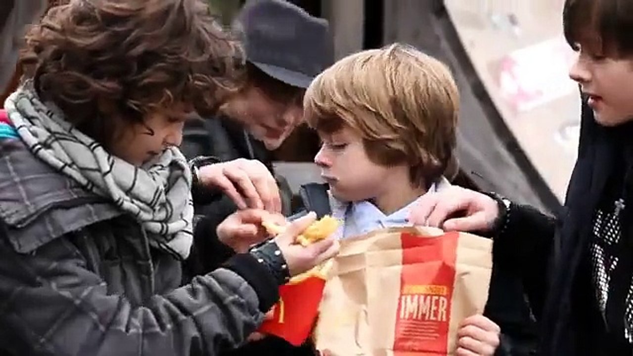 C'est la guerre entre  McDonalds et Burger King. Pub hilarante