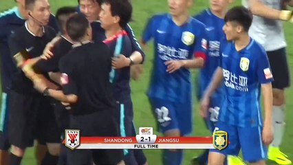 Ramires involved in bizarre altercation with referee