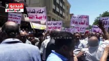 بالفيديو.. تظاهر المعلمين بأسوان للمطالبة بصرف حافز الإثابة