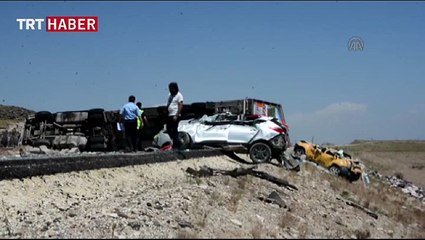 Düğün konvoyunda kaza