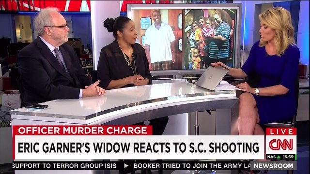 Brooke Baldwin 04:10:15 (ZOOMED LEGS) Newsroom CNN