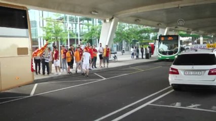 Galatasaray Kafilesini Karşılamaya Gelen Taraftarlar