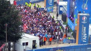Euro 2016 : la fan zone de Lille pleine pour la finale, vue d'en haut