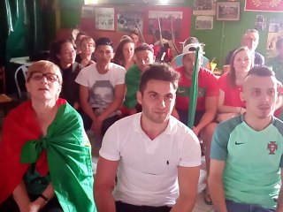 VIDEO. Les Portugais de Niort fredonne leur hymne national