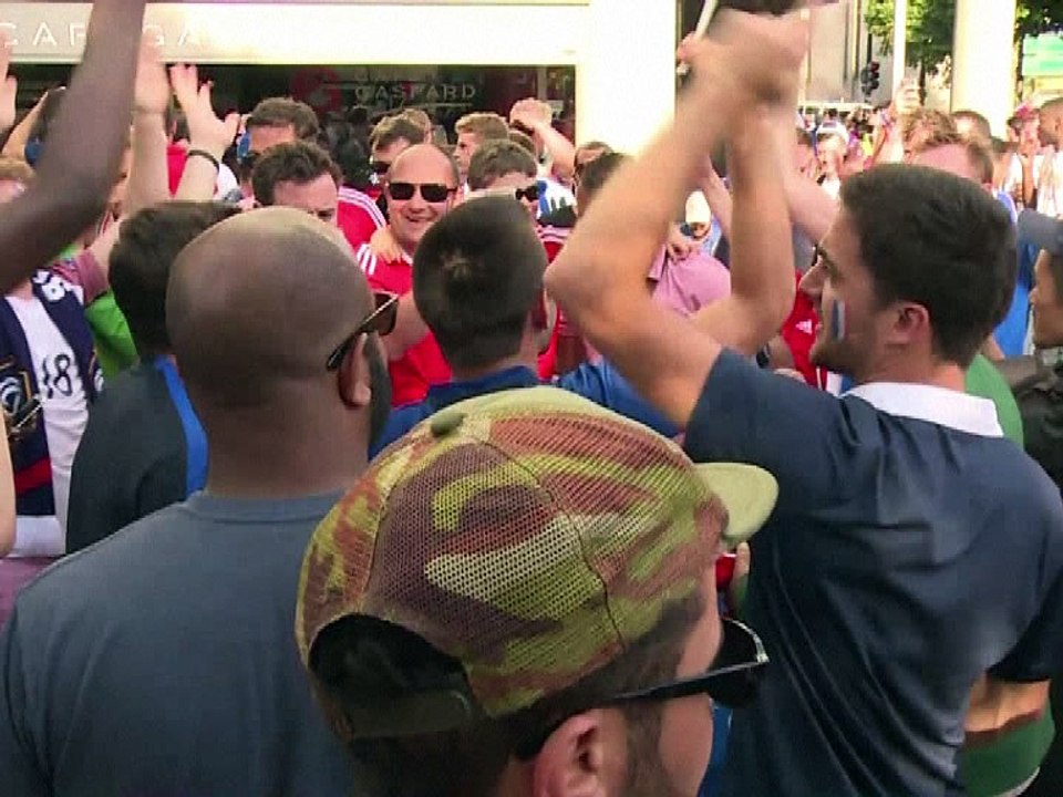 Euro-2016: bleu-blanc-rouge au coeur, la France prie pour la victoire
