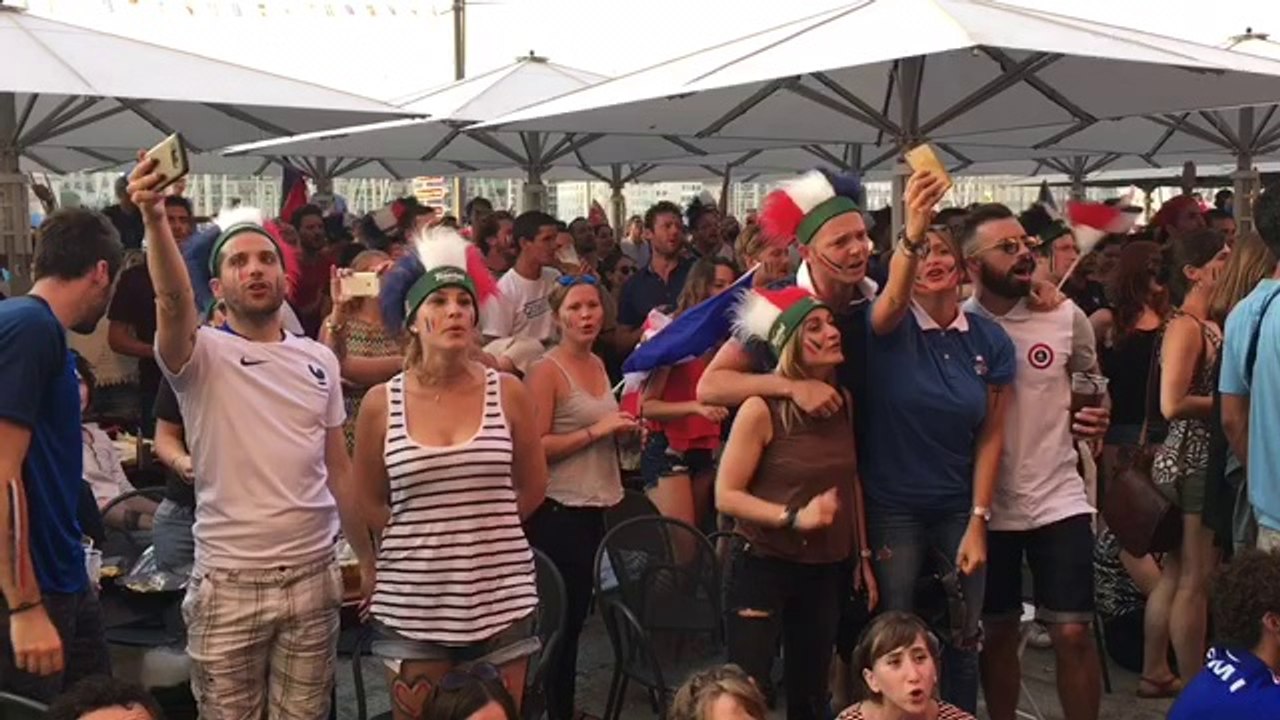 Finale de l'Euro : l'hymne national entonné sur le Vieux-Port de Marseille