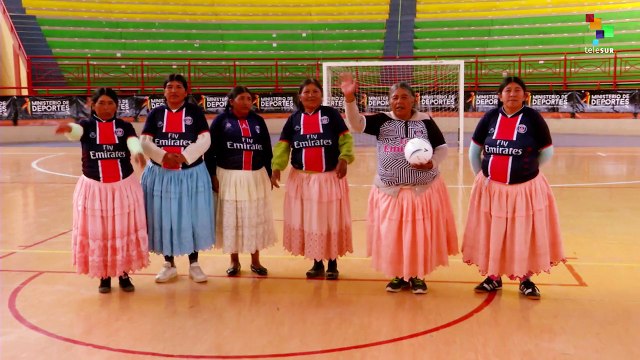Indigenous Bolivian Women Hold First Soccer Tournament