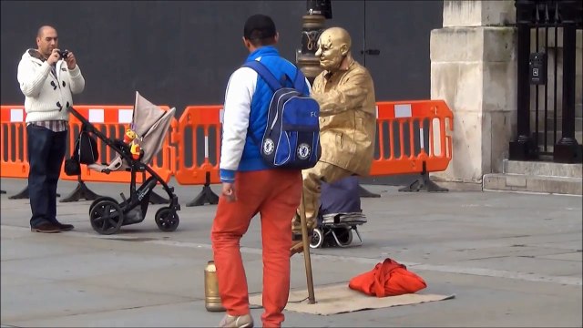 Secret dezvăluit: Cum LEVITEAZĂ magicienii. Nu te-ai fi gândit niciodată că acesta este trucul care îi ajută.