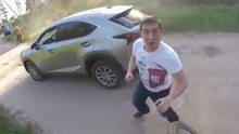 Пьяный водитель единорос получил по морде от мотоциклиста
