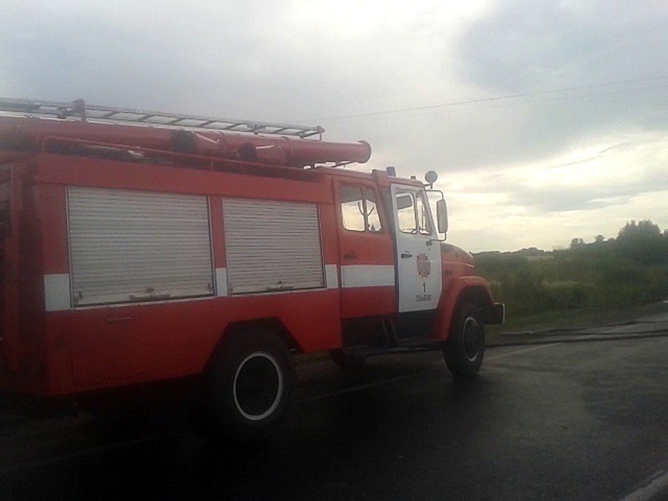 На об"їздній дорозі Львова вщент згоріла вантажівка2