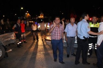 Alkollü Sürücü ve 3 Arkadaşı Gazetecilere Tekme Tokat Saldırdı