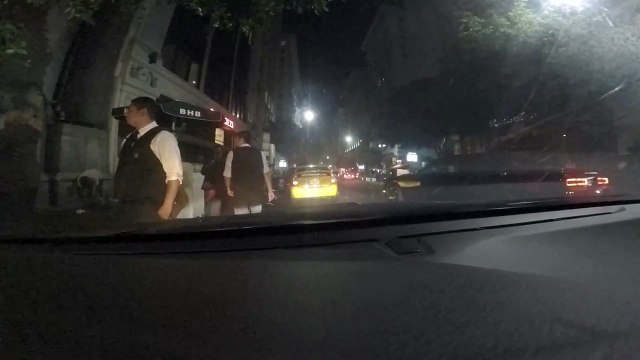 Man trying to start Riot in LA (blocking main road and yelling BLACK LIVES MATTER