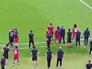 ‫شاهد توتر لاعبي المنتخب البرتغالي في اخر الثواني قبل طلاق صافرة الحكم تصوير من المدرجات‬‎