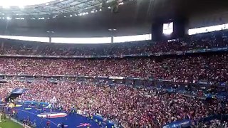 Une invasion de papillons et de mites a envahi la pelouse de la finale de l'Euro avant le match