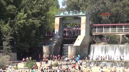 Mersin Tarsus'ta Sıcaktan Bunalanlar Baraja Koşuyor