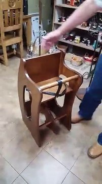 Un meuble enfant 3 en 1 : Chaise, bureau et même cheval à bascule