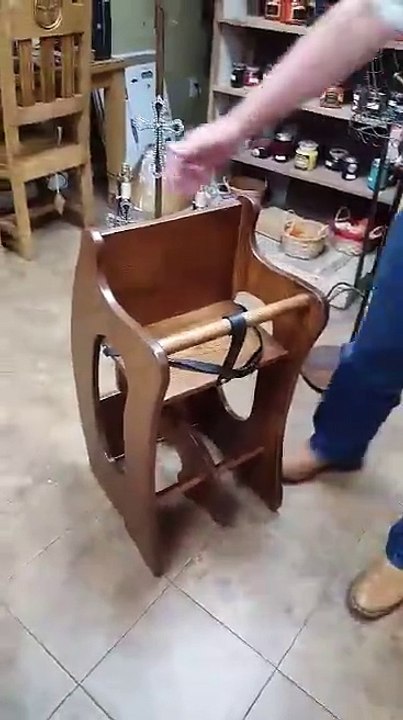 Un meuble enfant 3 en 1 : Chaise, bureau et même cheval à bascule