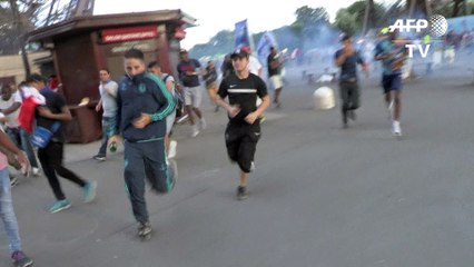 Euro-2016: affrontements autour de la Tour Eiffel