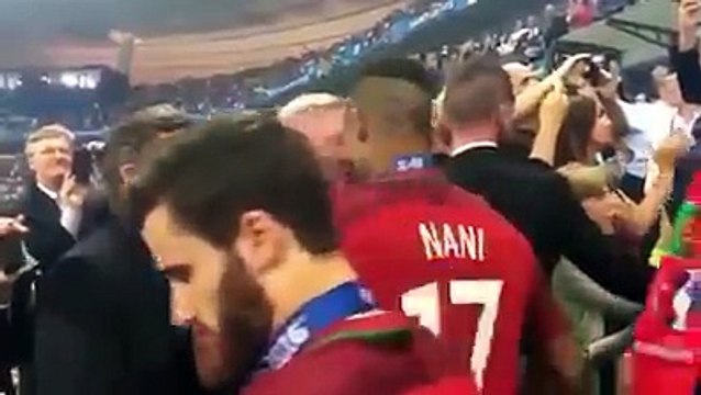 Sir Alex Ferguson, présent au stade de France, félicite Cristiano Ronaldo