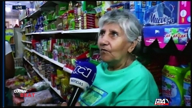 Venezuela: government briefly opens Colombia border, allowing thousands to cross