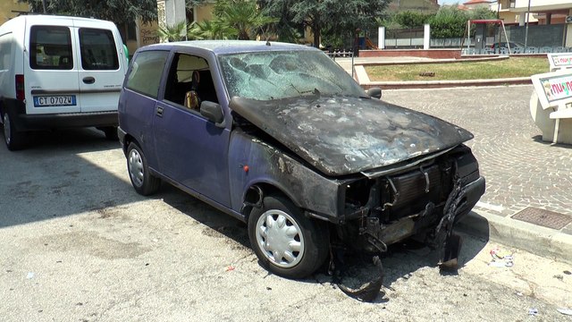 Teverola (CE) - Auto in fiamme in via Roma (11.07.16)