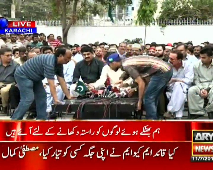 Anees Qaimkhani says "Abi to party shuru howi hai"