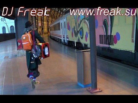 шарманщик - музыкант на welcome (встречу гостей) - на улицах Барселоны