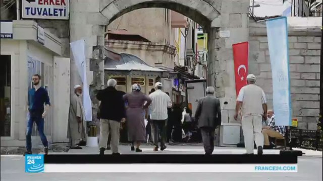 اللاجئون السوريون قلقون حيال رد فعل الأتراك حول منحهم الجنسية التركية