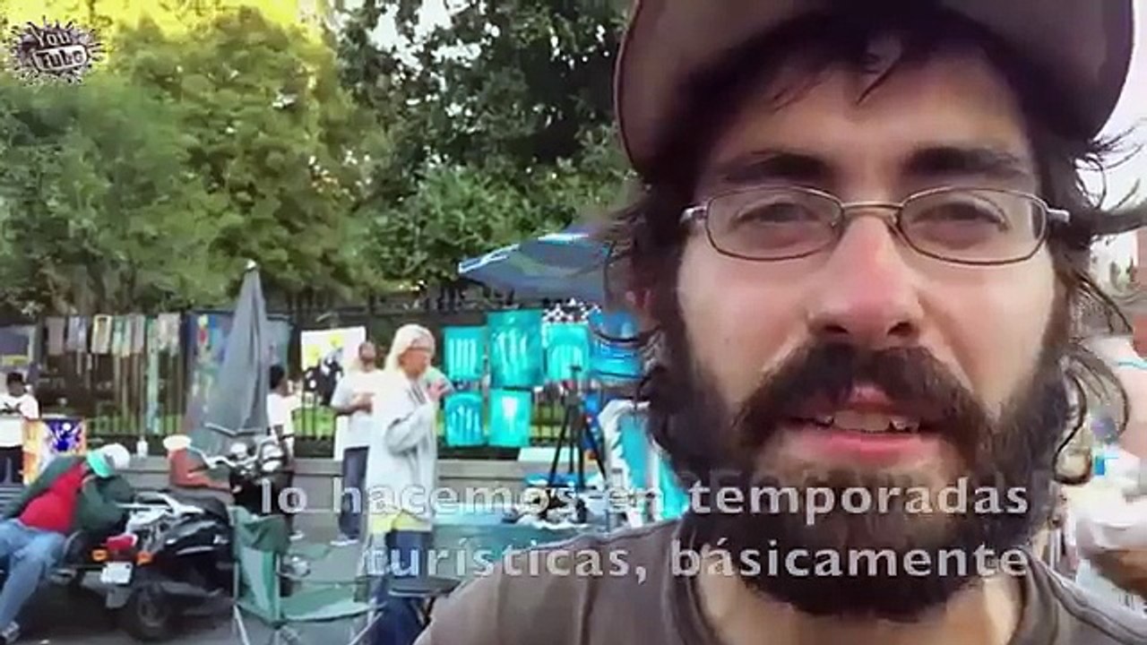 Un perro se hace el muerto para pedir limosna y su video es viral
