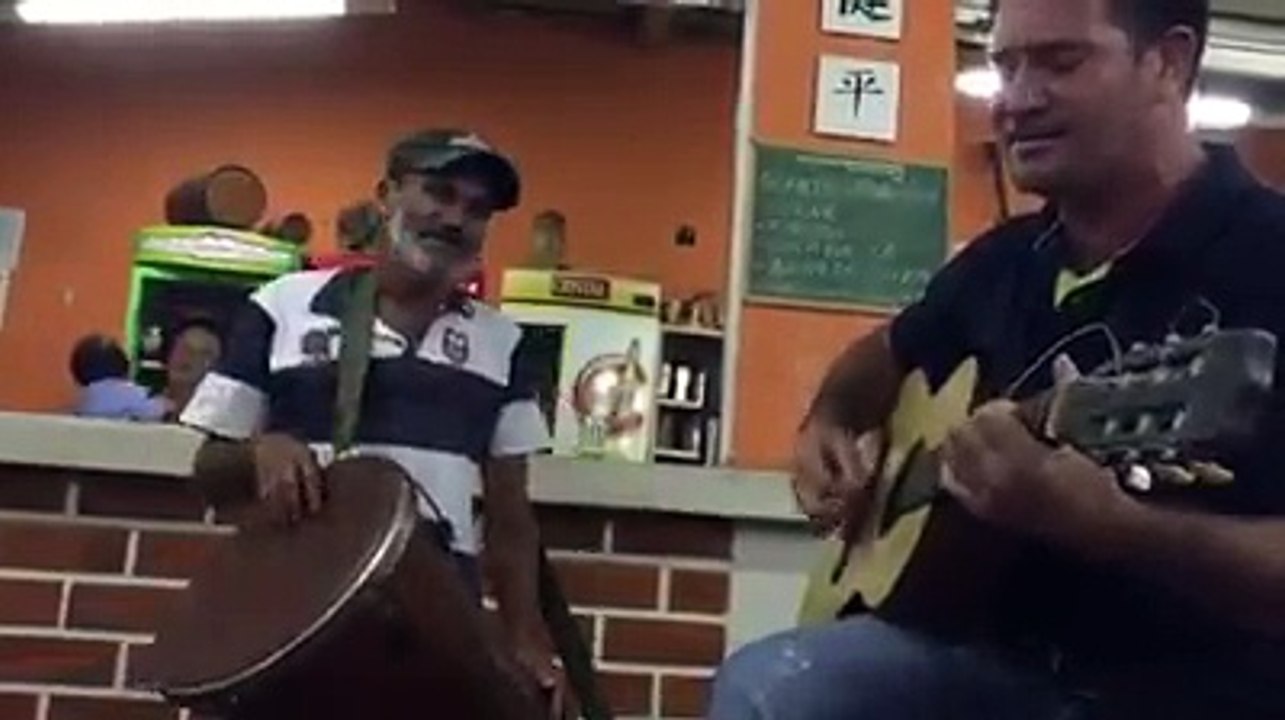 O SOM QUE ROLA NOS BARES