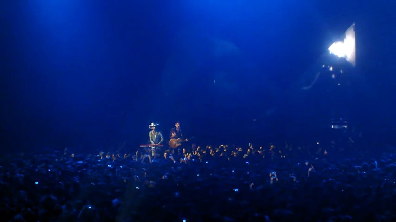 -M- (Matthieu Chedid) Est Ce Que Tu Aimes (Feat. Arthur H) - @ Paris (Bercy) - 13.12.2013