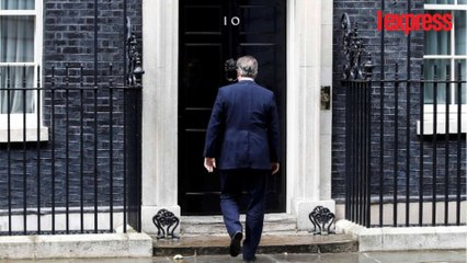 Cameron quitte son poste de Premier ministre en chantant