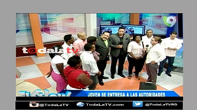 Joven buscado por la policía se entrega en vivo en El Show del Mediodia-Video