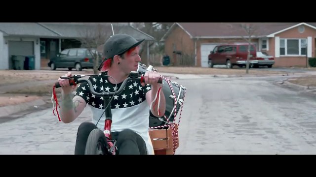 twenty one pilots- Stressed Out [OFFICIAL VIDEO]