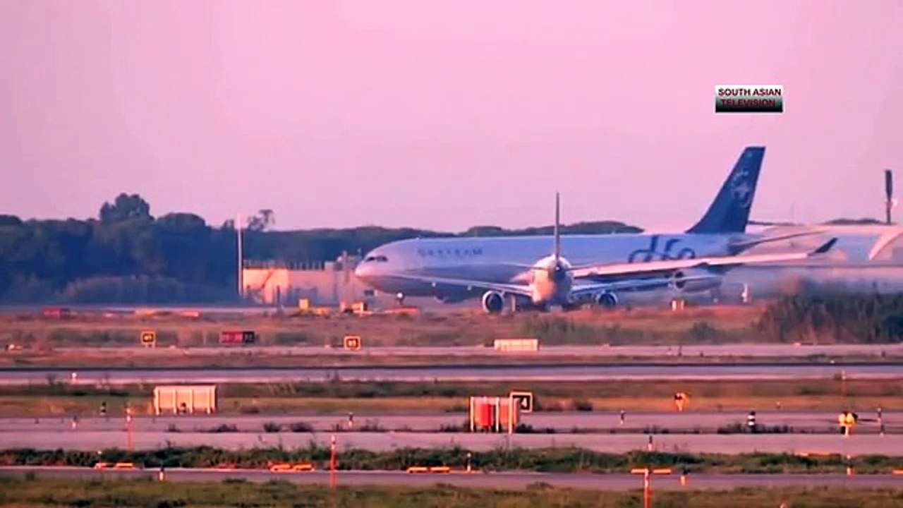 Raw video- Two planes almost crash at Barcelona airport