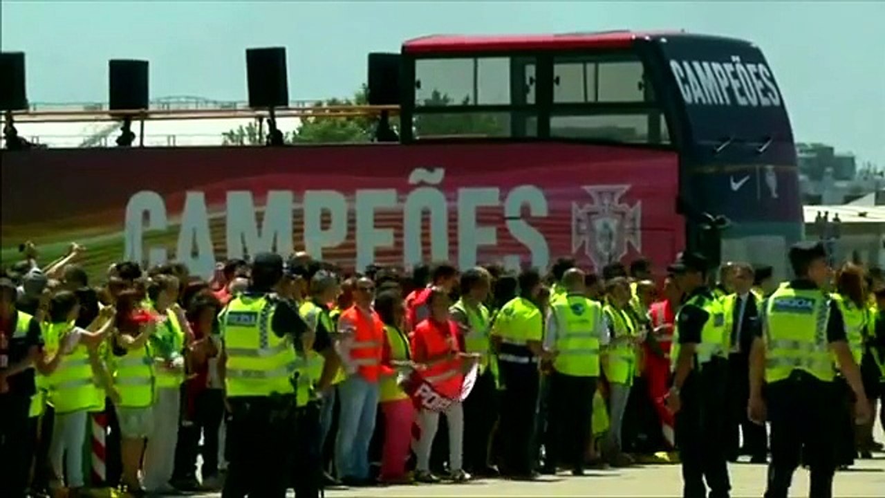لحظة الوصول الأسطوري للمنتخب البرتغالي إلى لشبونة يورو 2016