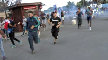 Euro-2016: affrontements autour de la Tour Eiffel