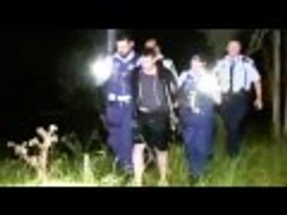 لحظة اعتقال لص اختبأ تحت الماء