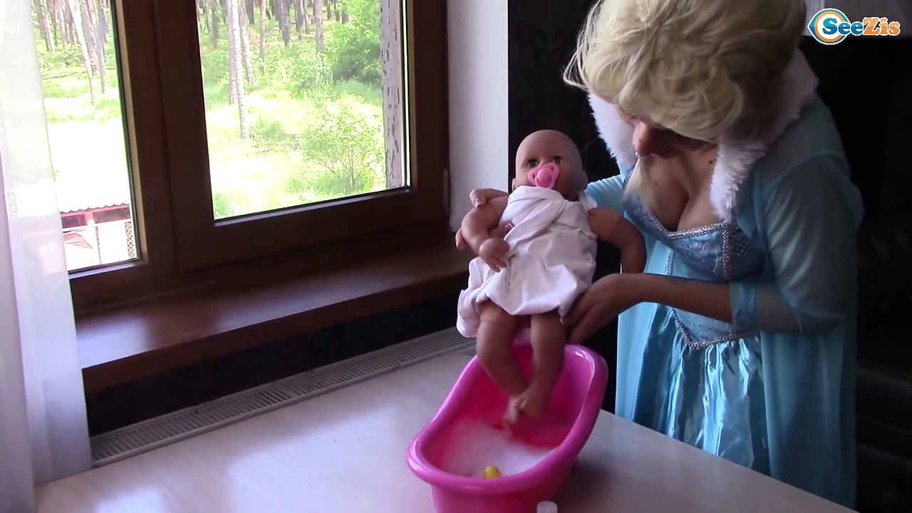 Superheroes in Real Life! Spiderman & Spiderbaby w/ Frozen Elsa vs Joker - SpiderBaby Bath Time