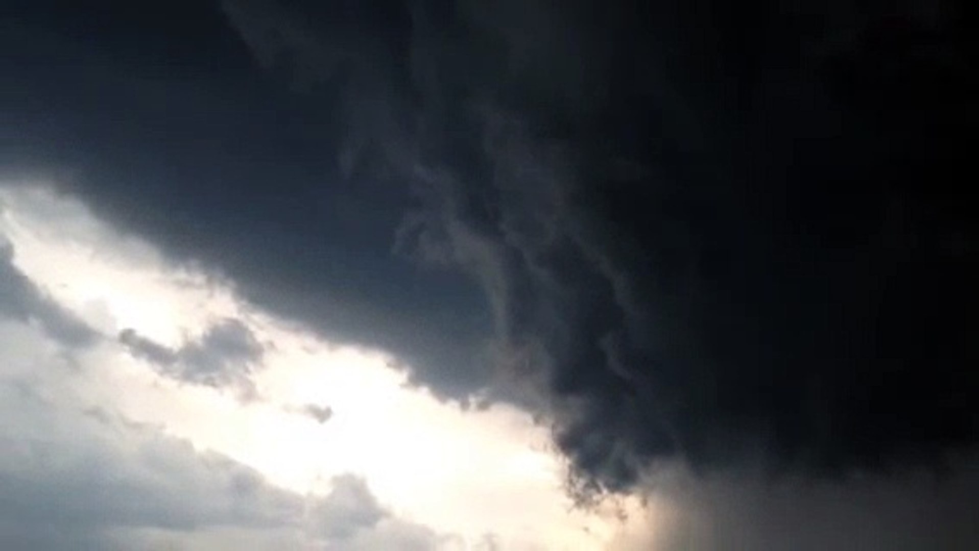 ⁣Tornado in Angus, ON - Jun.17, 2014