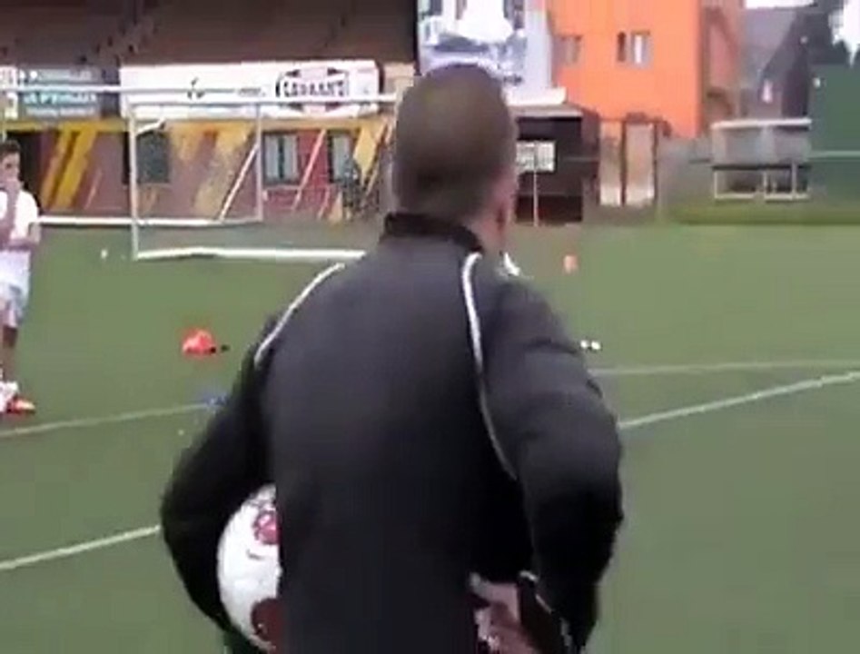 Ce gamin est un surdoué du ballon
