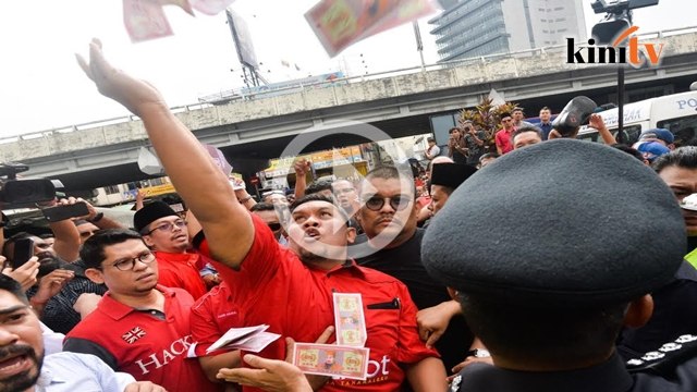 SIARAN LANGSUNG: Pemuda Umno, Gerakan Merah gempur ibu pejabat DAP