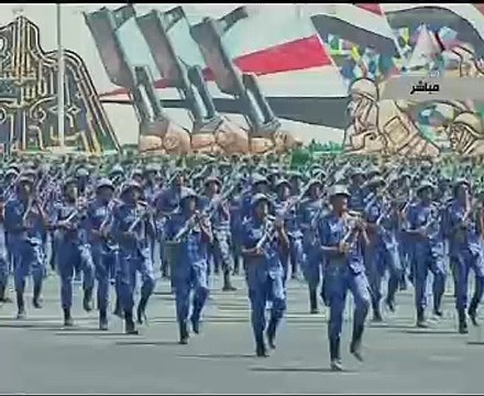 السيسى يشاهد عرض التعليم الأولى خلال حفل تخرج ضباط الصف المعلمين بالشرقية