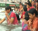 devotees bathe in the Ganges on Kartik Purnima