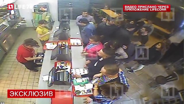 Видео Драка в Макдоналдсе из-за гамбургера Петербург