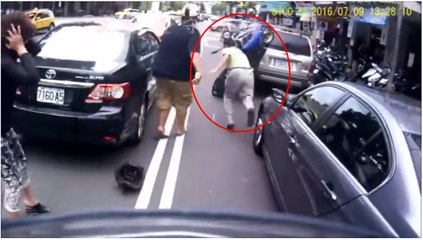 車CAM系列：好難忍笑的車禍 A funny accident - OMG VIDEO